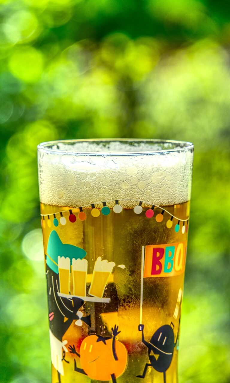 beer, beer crown, foam, glass, beer garden, drink, alcohol, refreshment, beer glass, design, pils, blur, garden, outdoors, in the free, summer, hdr, nature, high dynamic range, bbq, grilling, barbecue party